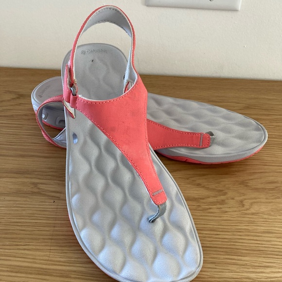 Columbia Size 11 Salmon Thong Sandals - Picture 1 of 8